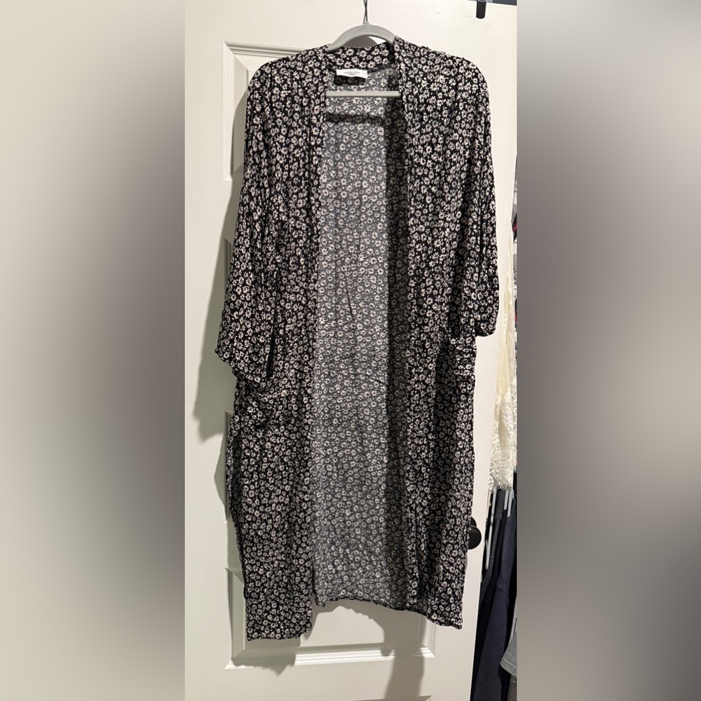 Carly Jean Los Angeles floral kimono